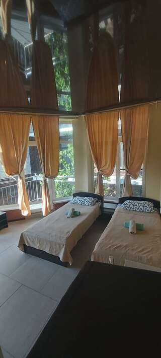 Отель Радужный Сукко Стандартный трехместный номер-5